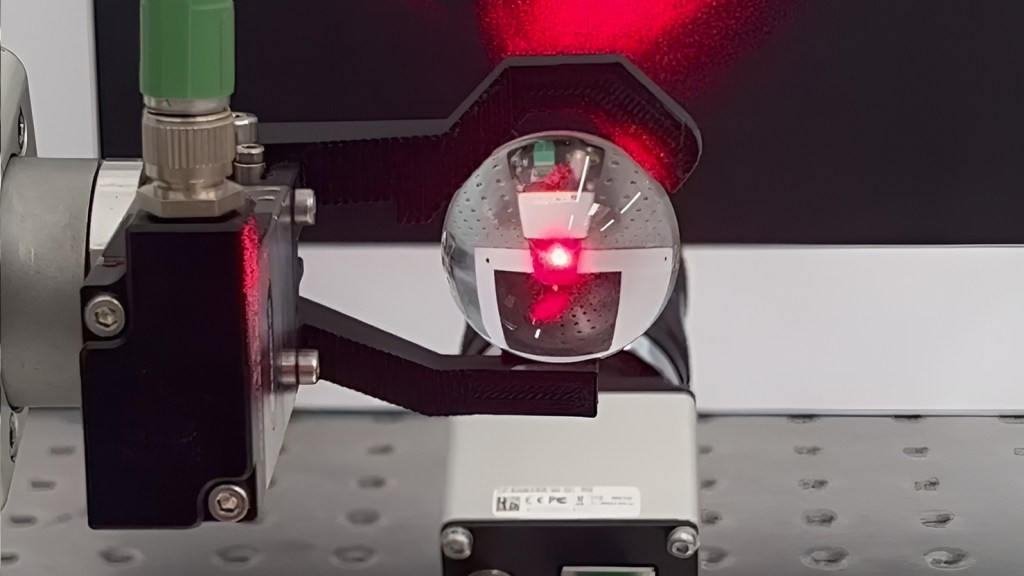 Meca500 robot arm in an optical alignment cell