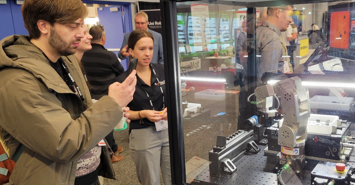 Visitors at Mecademic's booth at ATX Montreal 2024